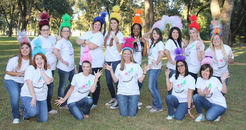 Group picture of pediatric dentist Dr. Jennifer Criss and her staf
